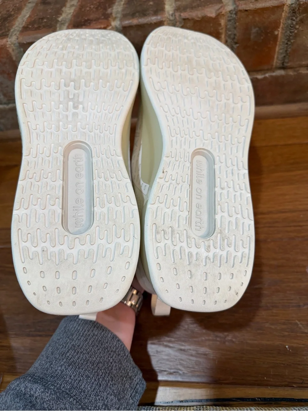 While on earth move trainers / men’s 12.5